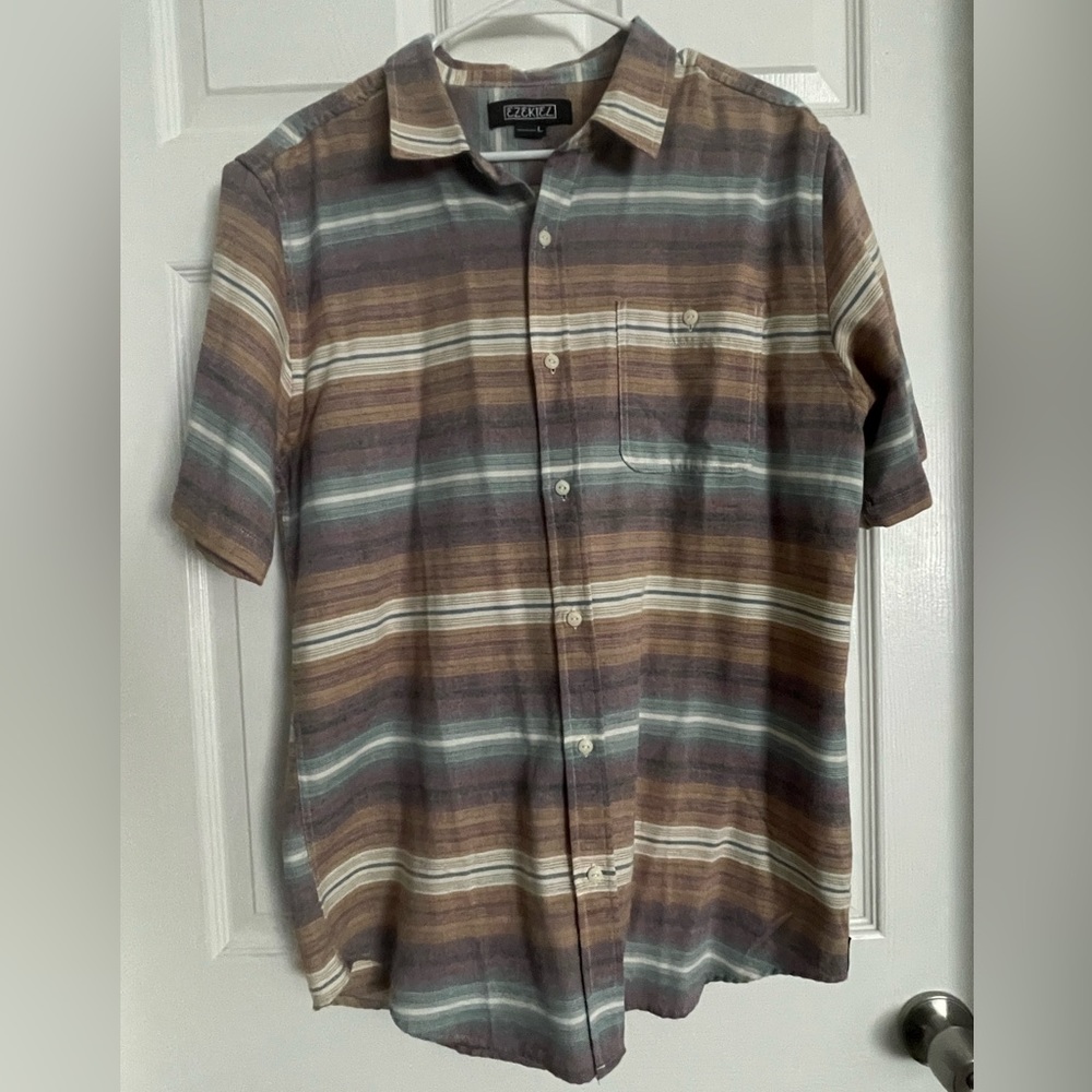 *2/$22* NWOT Ezekiel button shirt